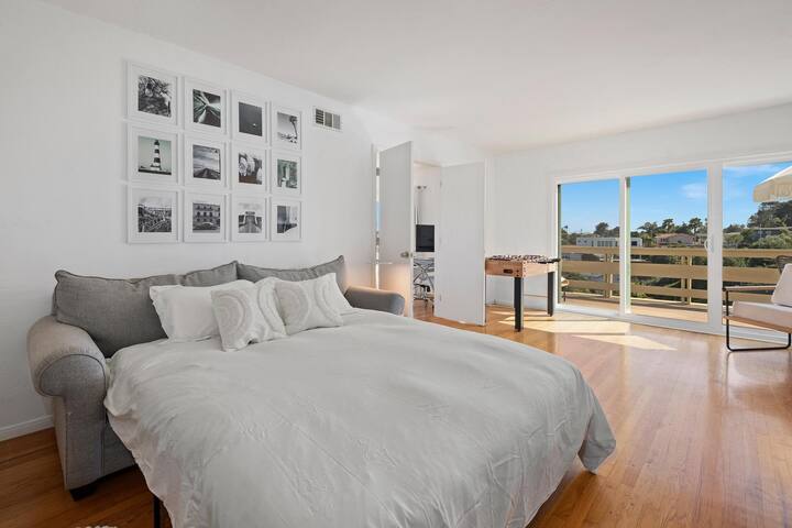 San Diego Coastal Home with Downtown Views! gallery image 5