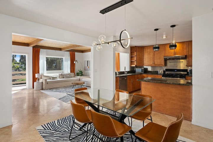 San Diego Coastal Home with Downtown Views! gallery image 4