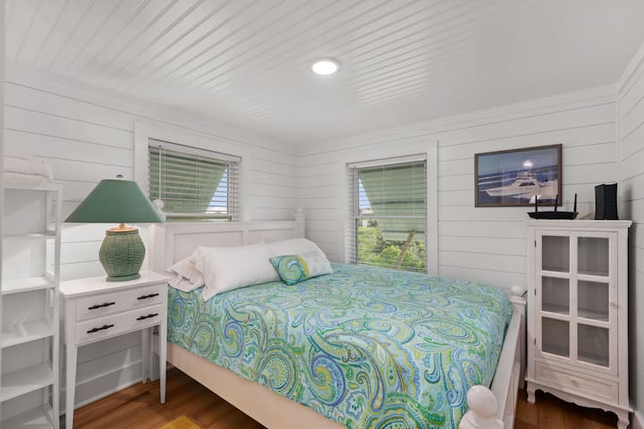 NH364: Nags Head 364 | LL Bedroom 1 - Queen