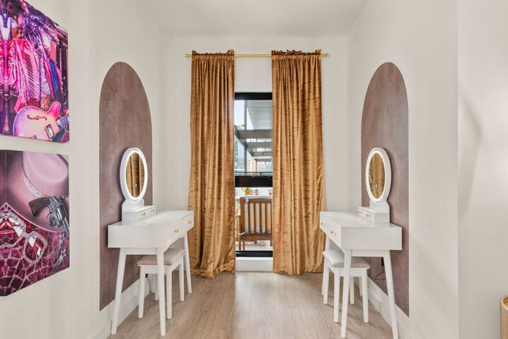 Nash Vybe | Broadway Nearby | Pool, Gym, Fire Pits gallery image 3