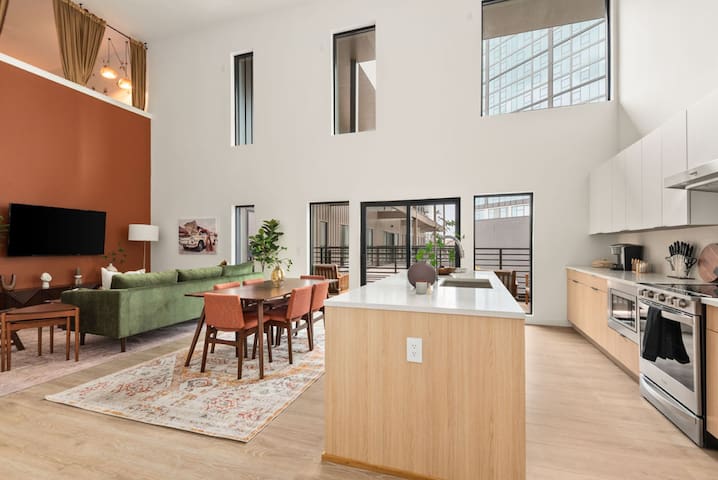 Nash Vybe | Broadway Nearby