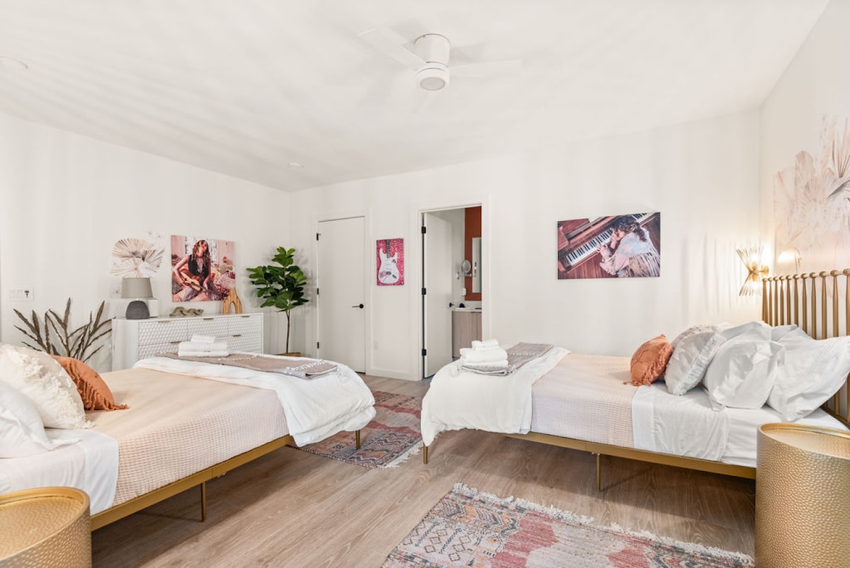 Photo inspiration: Nashvybe Penthouse Condo Btw Broadway Gulch Photo Inspiration