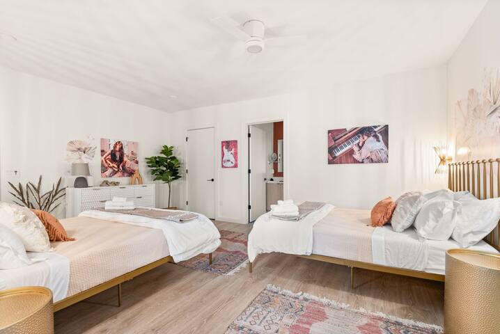 Nash Vybe | Broadway Nearby | Pool, Gym, Fire Pits gallery image 4