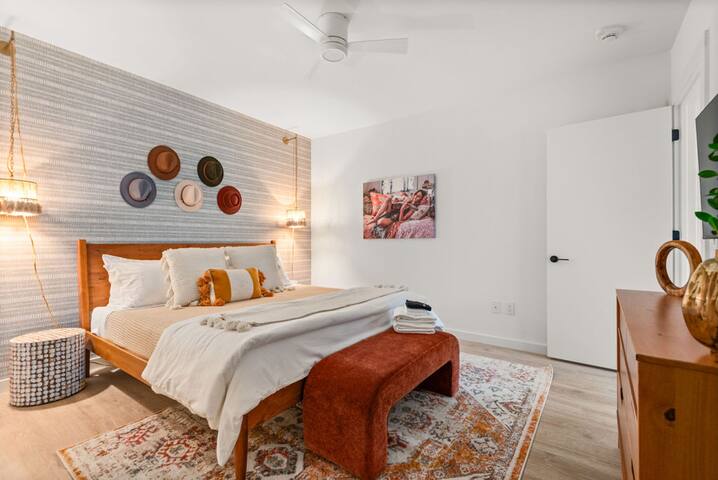 Nash Vybe | Broadway Nearby | Pool, Gym, Fire Pits gallery image 2