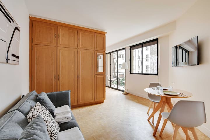 Havre De Paix Avec Balcon - Etoile/porte Maillot - Levallois-Perret