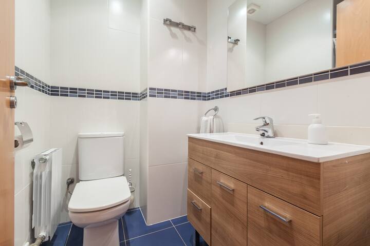 Navas 2 gallery image 5