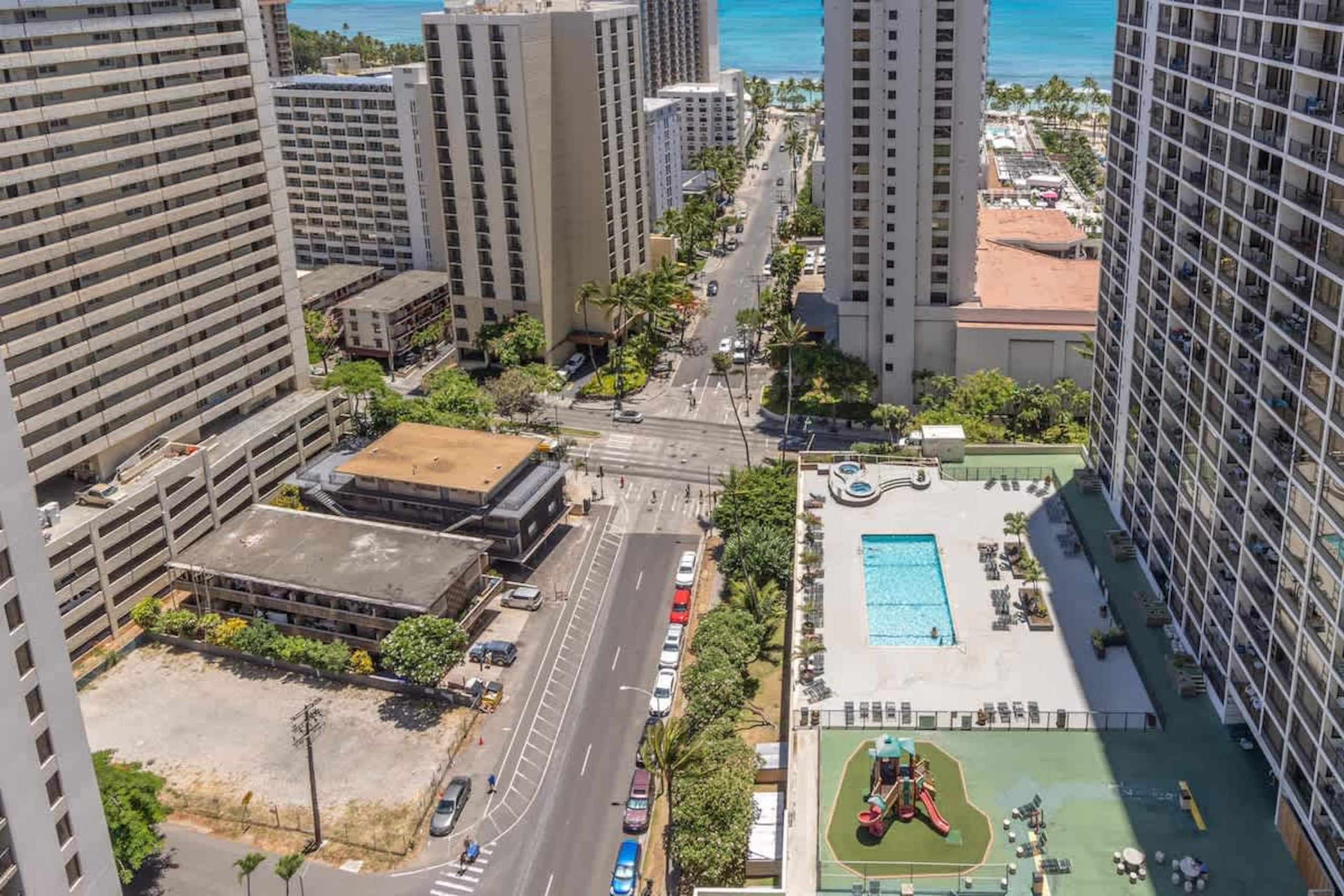 Condo in Honolulu · ★5.0 · 1 bedroom · 2 beds · 1 private bath - Image 44