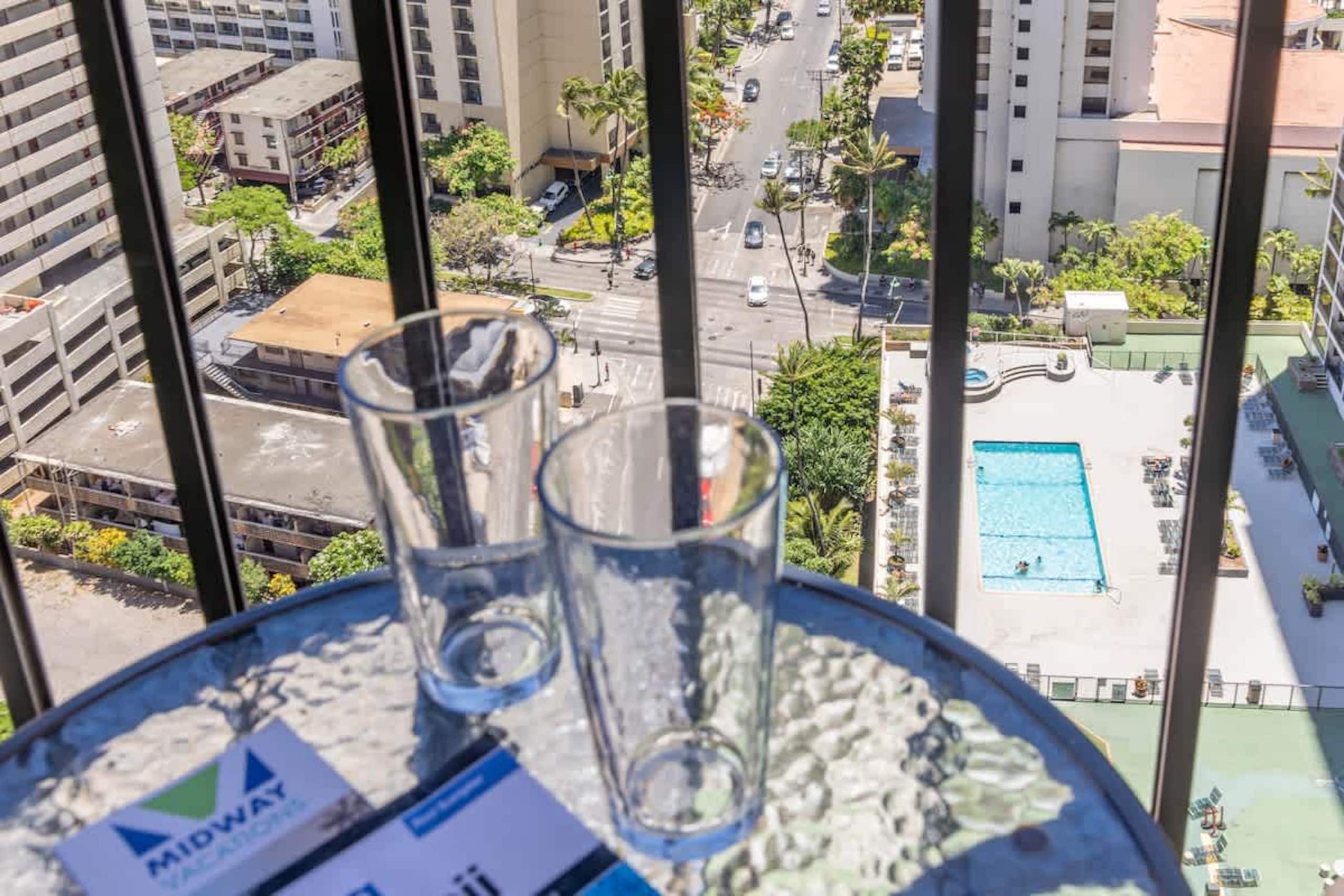 Condo in Honolulu · ★5.0 · 1 bedroom · 2 beds · 1 private bath - Image 43