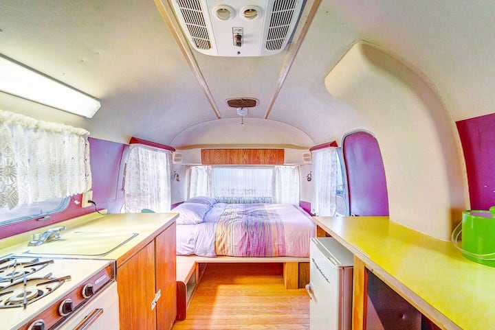 Airstream #6 has a double bed and a small pull out bed for a child (it is as wide as a double bed but only 5 and a half feet long.