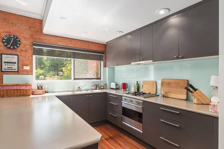 Surrey on the Park gallery image 3