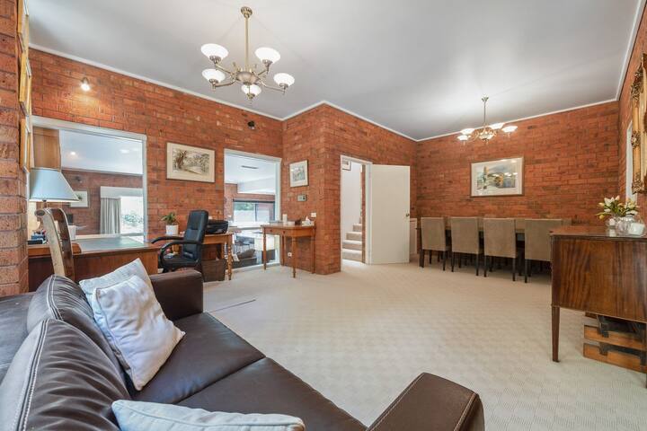 Surrey on the Park gallery image 4