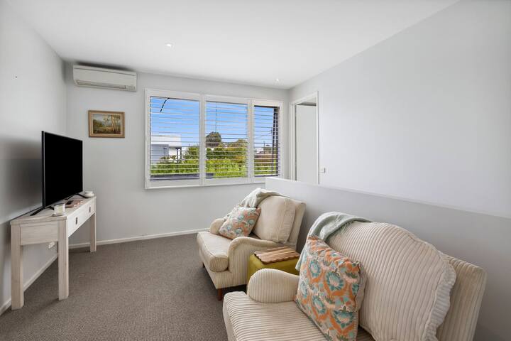 Anderson Central 1/41 – Torquay gallery image 3