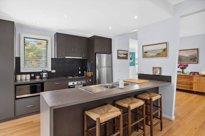 Anderson Central 1/41 – Torquay gallery image 4