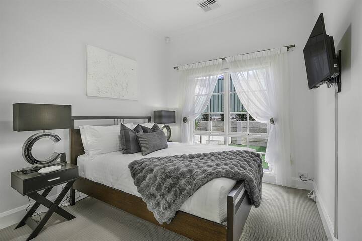 Lake Monger Modern Character Home gallery image 3