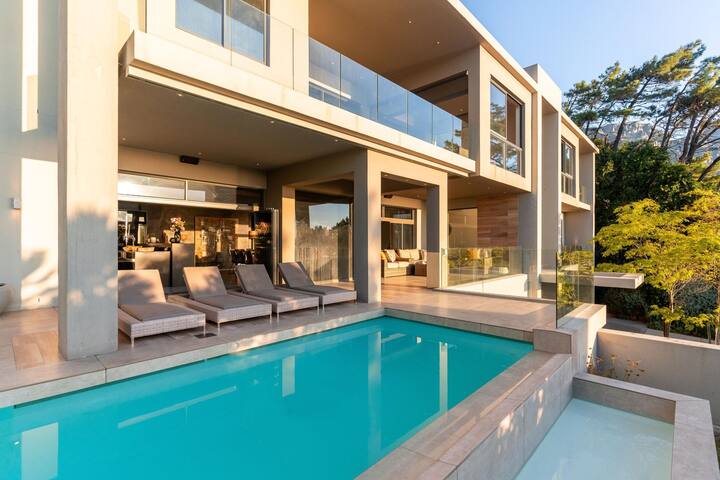 Sapphire Seas – Designer Villa in Camps Bay gallery image 2