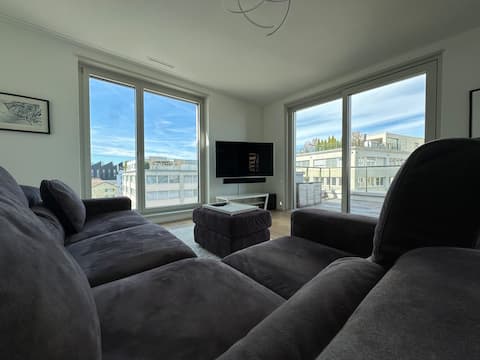 Contemporary flat close to lake Zug w/Parking