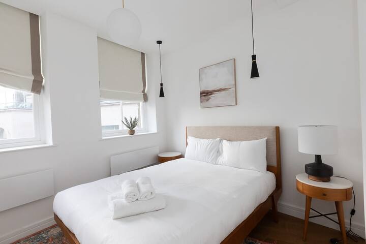 Splendid 2 Bedroom Duplex Holborn London gallery image 2