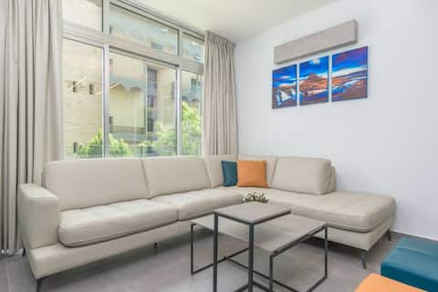 Grey 101 2-Bedroom Apartment W/ Terrace in Awkar