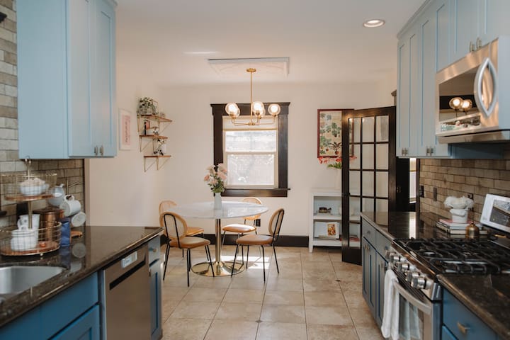 Balboa Mansion, Spacious 6BR w/ Hot Tub & Backyard gallery image 5