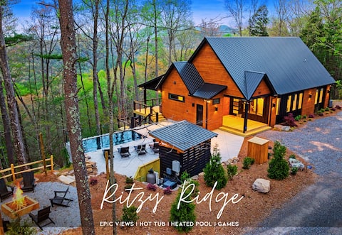 SALE! Stylish, Heated Pool, HotTub, FirePit, Games