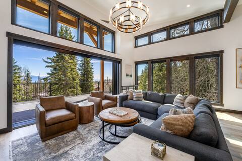 Mountain Marvel(Ski in/Ski out)-New Build, Hot Tub