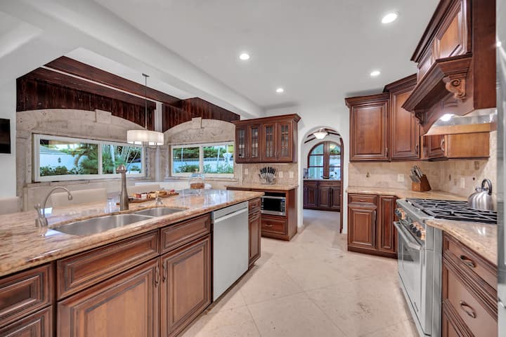 Grand Historic Residence / Walk To Beach /Hibiscus - Fort Lauderdale, FL
