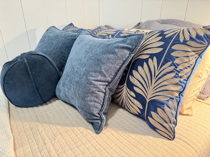 menšia manželská posteľ s pamäťovou penou