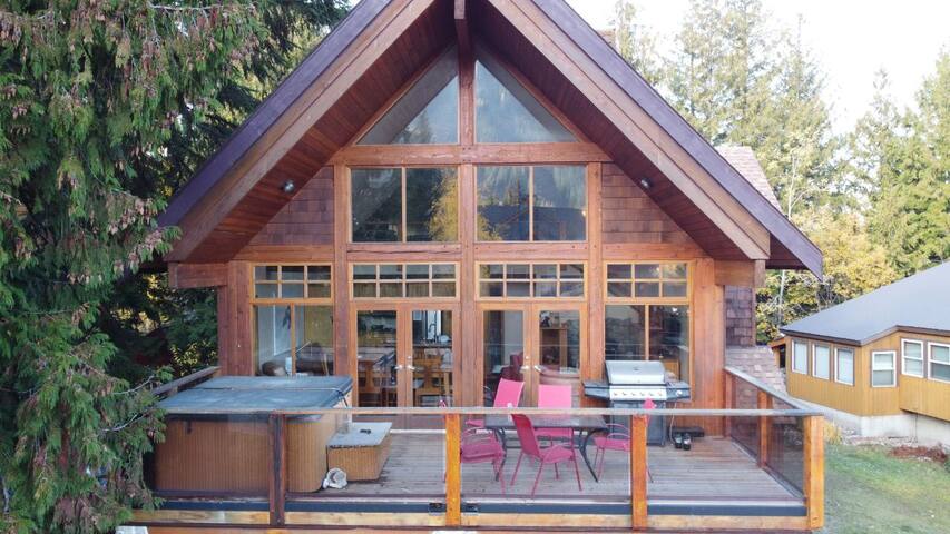 C21 Kootenay Homes managed Airbnb listing 1
