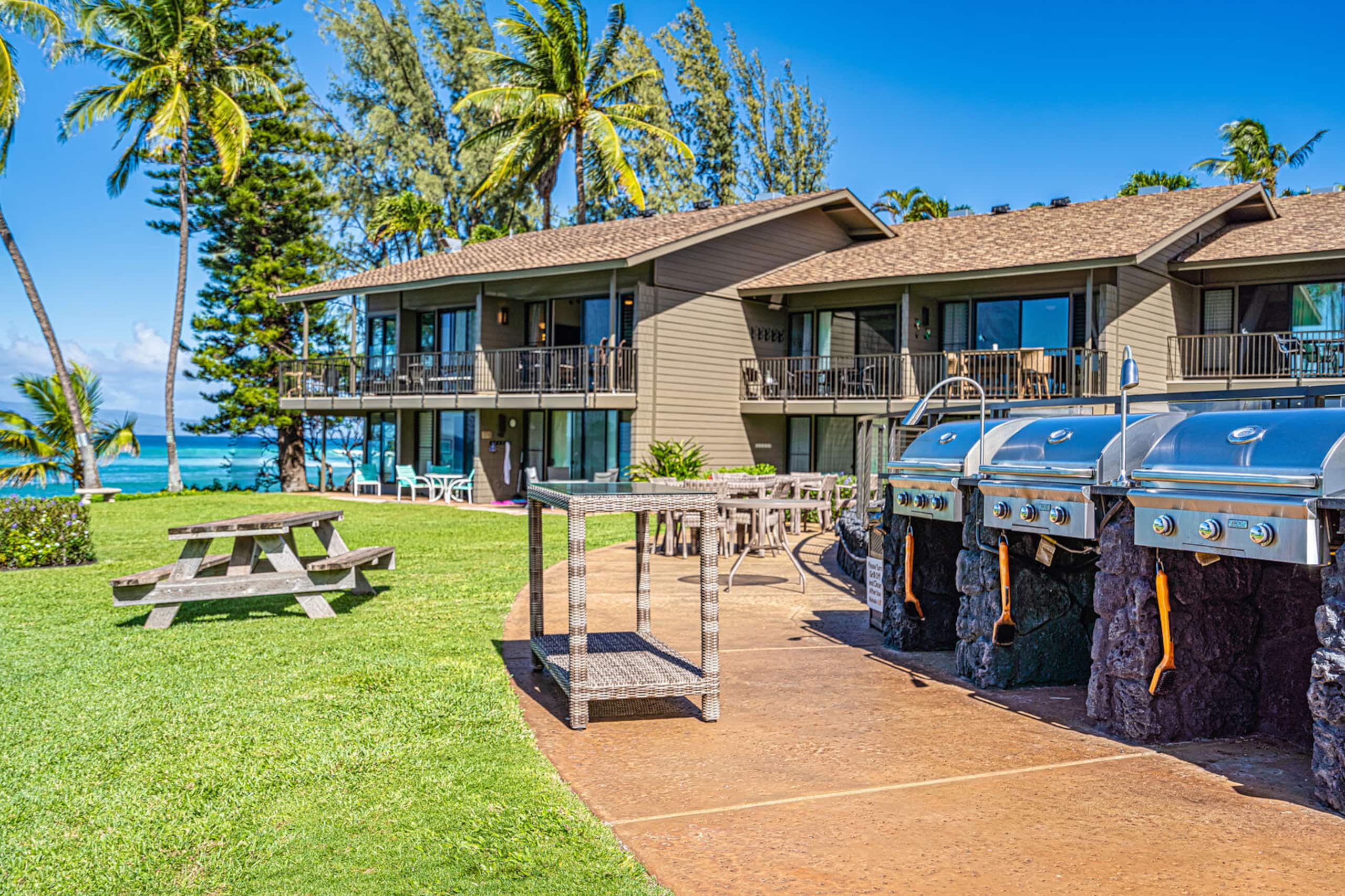 Condo in Lahaina · ★5.0 · 2 bedrooms · 2 beds · 2 private baths - Image 32