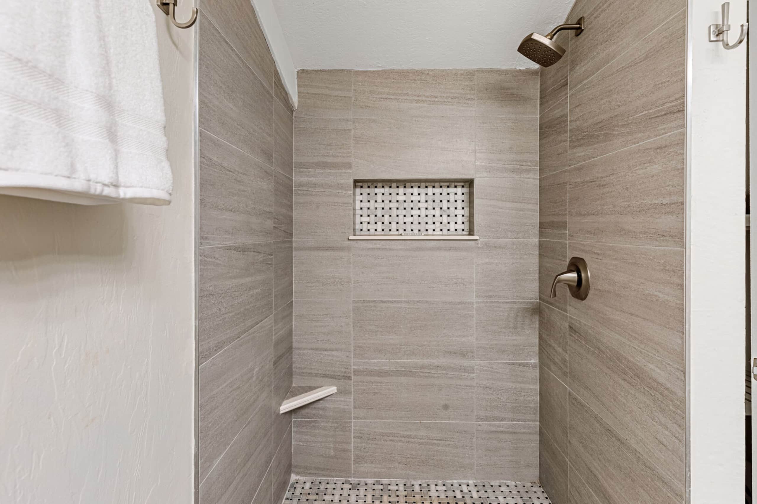 Condo in Lahaina · ★5.0 · 2 bedrooms · 2 beds · 2 private baths - Image 30