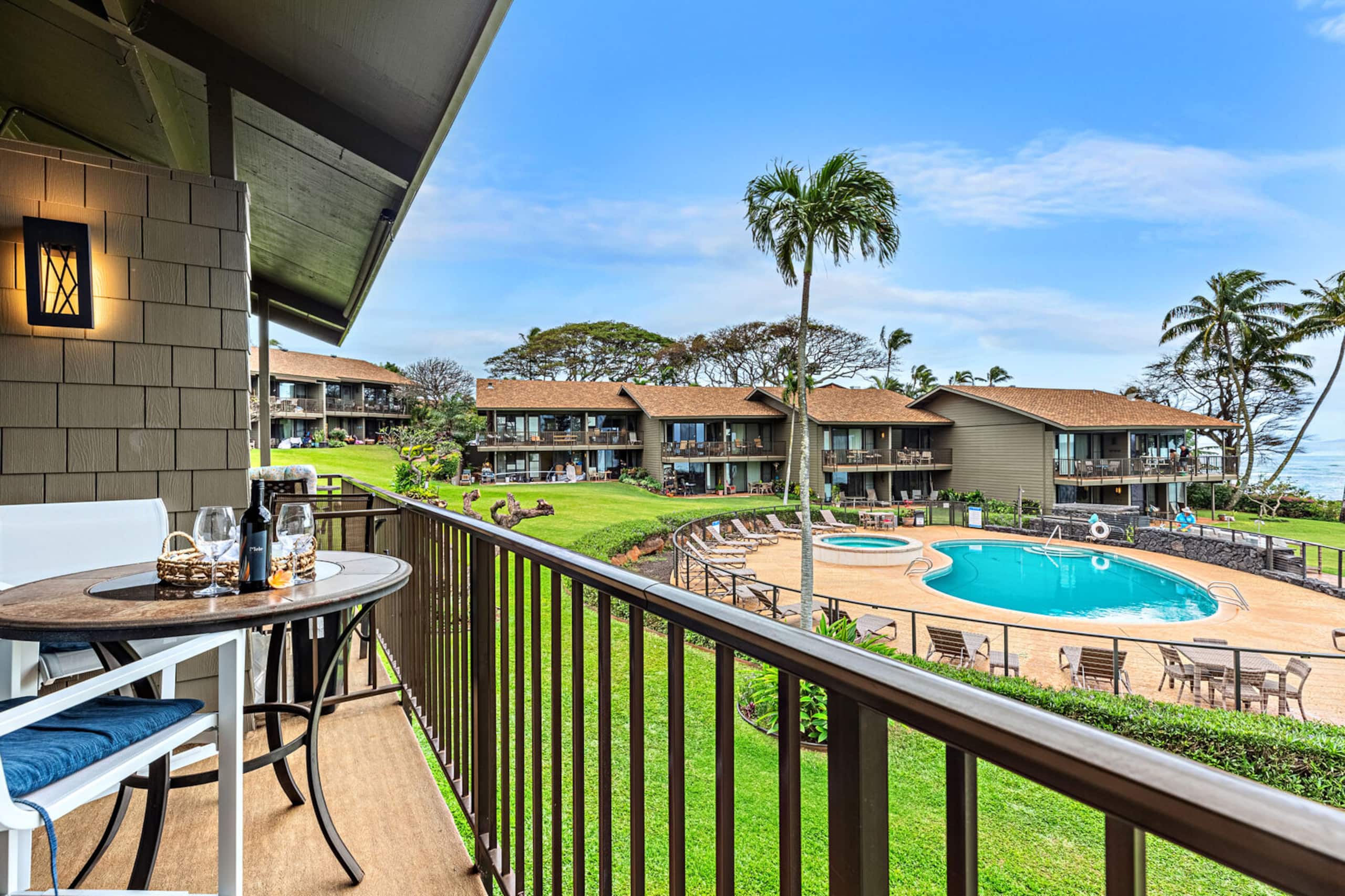 Condo in Lahaina · ★5.0 · 2 bedrooms · 2 beds · 2 private baths - Image 3