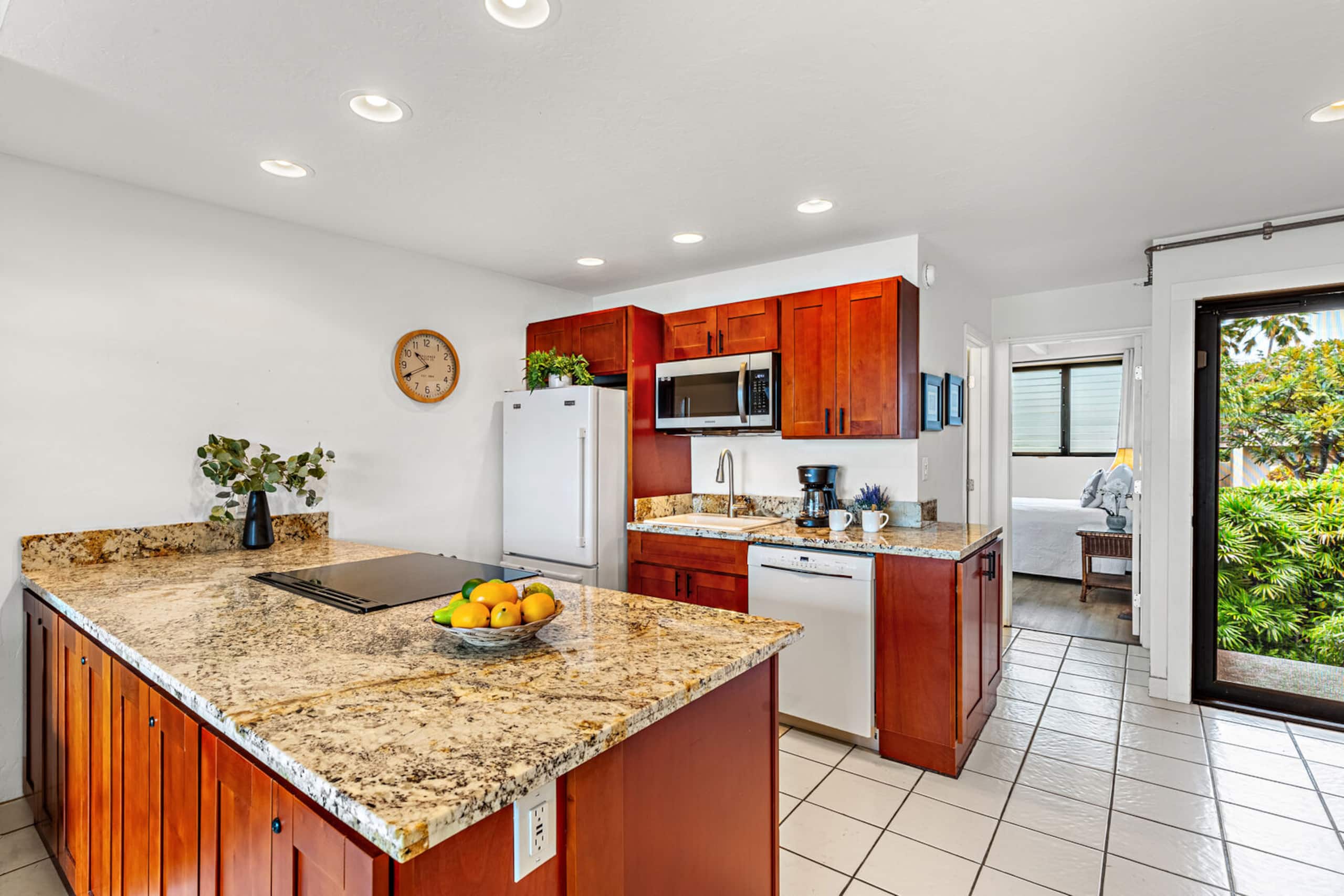 Condo in Lahaina · ★5.0 · 2 bedrooms · 2 beds · 2 private baths - Image 12