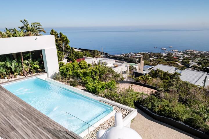 Exceptionally Unique Magnum Villa w Sea Views gallery image 4
