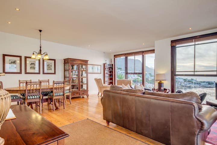 Colonial-style Apartment w Views and Pool Area CBT gallery image 2