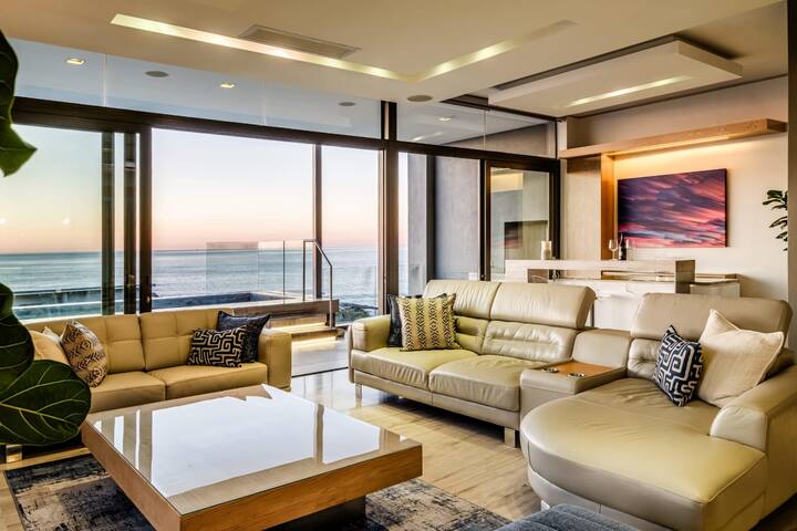 Luxurious Villa w Breathtaking Sea & Mountain View gallery image 2