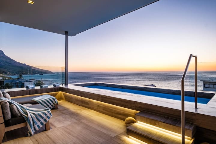 Luxurious Villa w Breathtaking Sea & Mountain View