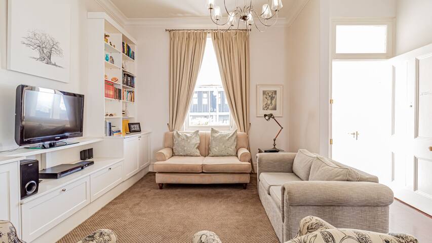 Lovely Holiday Home w Private Courtyard Six Selbou gallery image 2