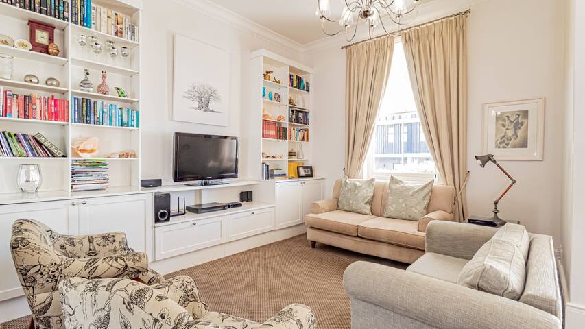 Lovely Holiday Home w Private Courtyard Six Selbou gallery image 4