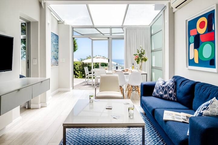 Compact Camps Bay Holiday Apartment with Private P gallery image 4