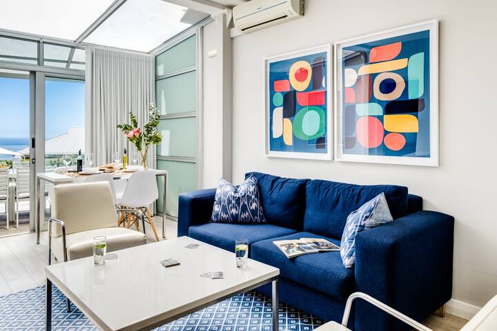 Compact Camps Bay Holiday Apartment with Private P gallery image 2