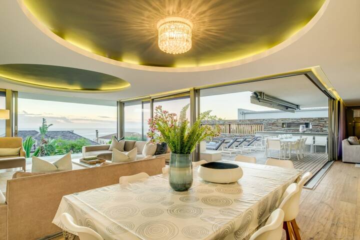 Incredible Camps Bay Villa with Five bedrooms and gallery image 5