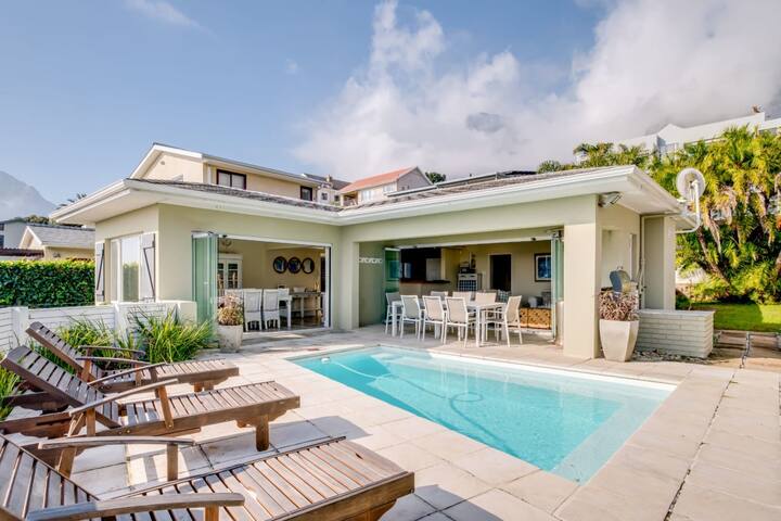 Beach-style Home with Pool and Garden Barbados gallery image 2