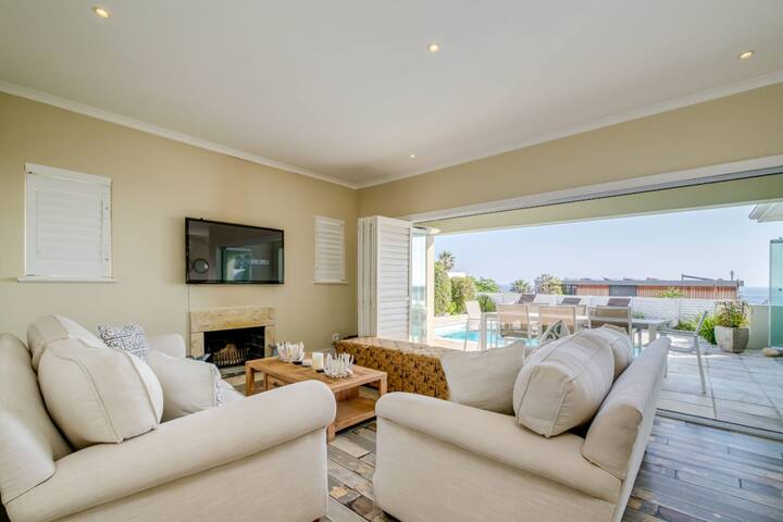 Beach-style Home with Pool and Garden Barbados gallery image 4