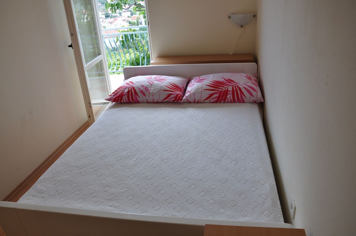 Spálňa 3, povrch: 8 m²