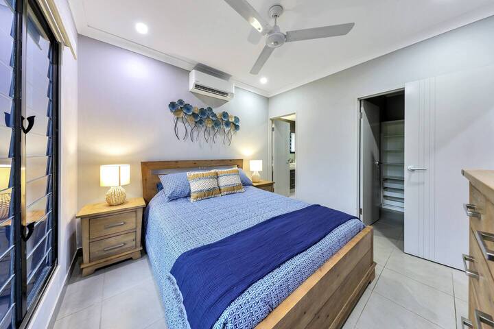 Modern Tropical Home | Pet Friendly Yard - Humpty Doo