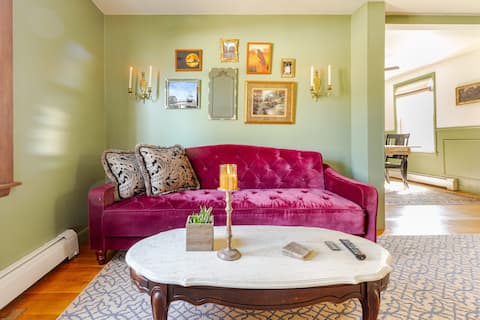 Top performing Airbnb: Moody Salem Home Away From Home in Salem