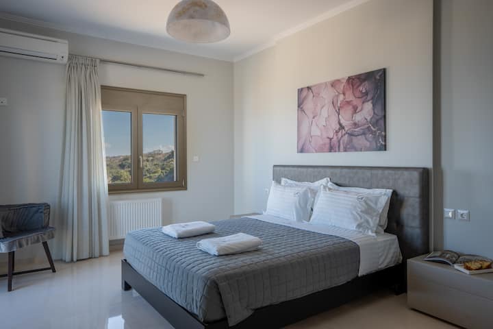 Tranquilo, acogedor y diseñado para un descanso real. Una cómoda cama doble donde las noches se sienten más profundas y las mañanas naturalmente más lentas.