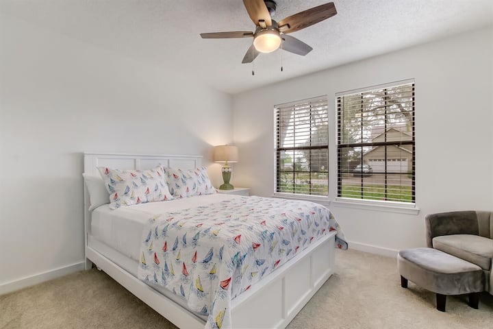 Bedroom 3 has Queen Bed and Chair