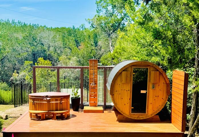 Luxe Retreat – Sauna|ColdPlunge|Pool|Spa+Privacy gallery image 4