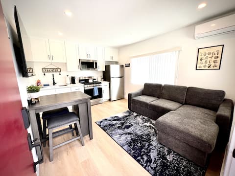 Popular Airbnb listing: Burbank Gem Near Disney, Warner Bros & Hollywood in Burbank